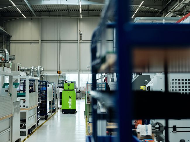 Les solutions AGILOX sont particulièrement adaptées aux zones intralogistiques étroites et dynamiques.