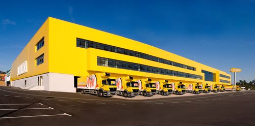 L'entreprise gère ses opérations depuis un entrepôt de 42000m² basé à Lugo de Llanera, en Asturies.