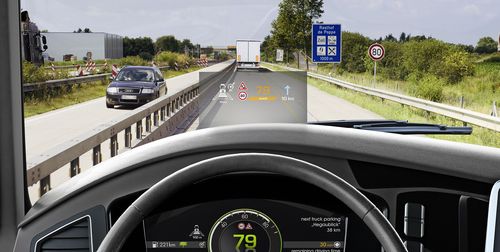 Continental propose différents systèmes d'affichage tête haute pour les véhicules utilitaires, sur pare-brise ou par combiner-HUD.