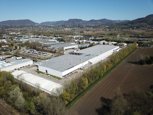 Suite à l’acquisition de 30.000 m2 de bâtiments logistiques à Centr’Alp (Voreppe, Isère), ELS Group vient de sélectionner IzyPro, le WMS d’ACSEP