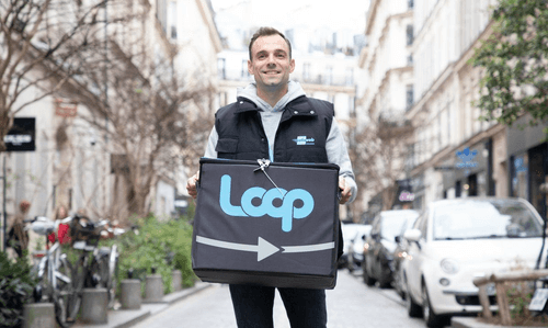 Loop est  un pure-player basé à Leers, près de Lille, qui propose des produits du quotidien ambiants et sous température dirigée dans des emballages consignés.