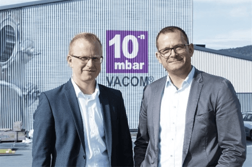 Une seule hâte, continuer la collaboration : Kevin Möser, responsable du service de gestion de la chaîne d'approvisionnement chez VACOM et Simon Kallinger, directeur des ventes chez viastore SOFTWARE.