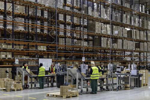XPO Logistics renforce son partenariat avec Avon en Pologne grâce à une solution d'étiquetage pour la sérialisation des produits