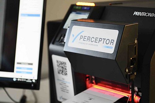 Perceptor PTXL contrôle le processus d'impression afin que les étiquettes non conformes ne puissent pas être imprimées.