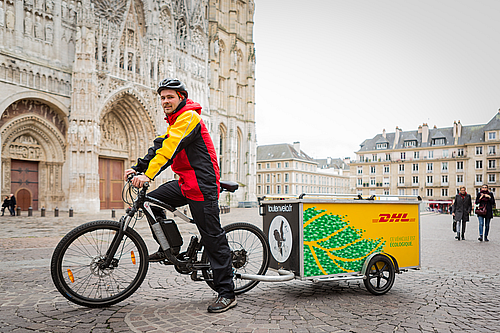 Le Groupe Deutsche Post DHL s'est également fixé pour objectif de former 80% des collaborateurs à la préservation de l'environnement d'ici 2025