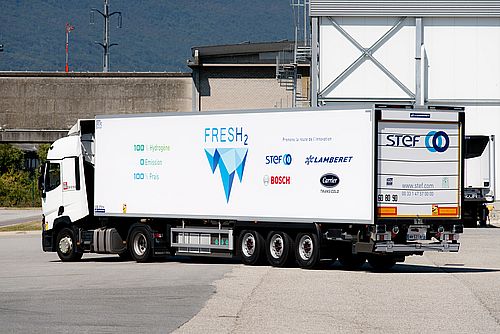 FresH2 est une solution propre et silencieuse destinée à délivrer l’énergie électrique nécessaire aux groupes frigorifiques qui équipent les semi-remorques du transport routier à température dirigée.