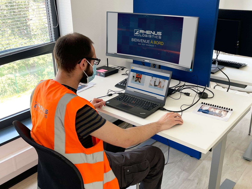 Salle de formation dédiée pour l'accès au LMS - Crdit photo : Rhenus Logistics