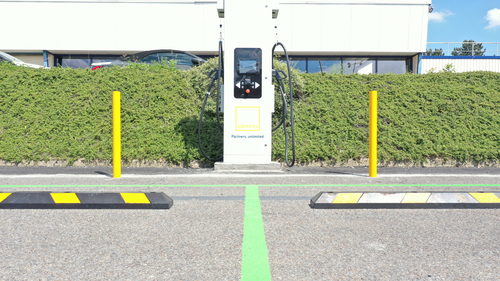 GEFCO équipe ses parcs automobiles européens de 290 bornes de recharge e-Totem, pour soutenir un marché du véhicule électrique en pleine croissance