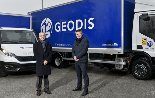 A droite : Stéphane Cassagne, Directeur Général du métier Distribution & Express de GEODIS. A gauche : Emilio Portillo, Directeur Général d’IVECO France