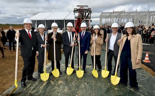 De gauche à droite : Louis Vogel, Maire de Melun et Président de la Communauté d'Agglomération Melun Val de  Seine, Aude Luquet, Députée de Seine-et-Marne, Lionel Beffre, Préfet de Seine-et-Marne, Thierry Cerri, Conseil départemental  du Canton de Serris, délégué à la mission Seine-et-Marne 2040, Laurent Horbette, CEO de GEMFI, Laura Toledano, Directrice  Générale France de Zalando, Christian Hus, Maire de Montereau-sur-le-Jard et Alexandra Dublanche, Vice-Présidente de la  Région Île-de-France