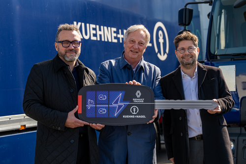 Xavier Léger (Directeur Route Kuehne+Nagel), Guillaume Péard (Président Kuehne+Nagel), Christophe Martin (DG Renault Trucks).