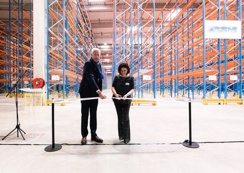 Laurent Schuster, CEO Rhenus Logistics France et Claire Merlin, Directrice générale Ports de Strasbourg, ont inauguré la nouvelle plateforme sous température dirigée de Rhenus à Strasbourg. Crédit photo : Rhenus