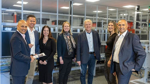 UN GROUPE INTERNATIONAL : en 2023, le Comité de direction du groupe Element Logic est constitué de Krish Nathan (CEO Amériques), Håvard Hallås (Directeur commercial), Rikke Aas (Directrice des ressources humaines), Linda Pedersen (Directeur financier), Dag-Adler Blakseth (CEO), Eir Bjørkly (CEO Europe), and Armin Gesslein (CEO Asie-Pacifique). 