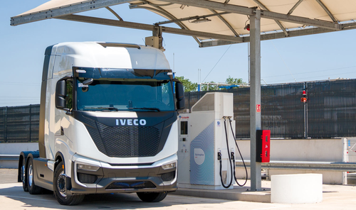 Le Groupe Blondel était présent le lundi 26 Juin aux côtés d’Air Liquide et Iveco pour inaugurer la 1ère station hydrogène haute pression destinée à approvisionner les camions longue distance en Europe