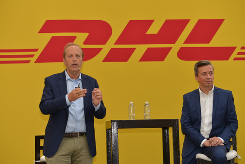 Oscar de Bok, CEO de DHL Supply Chain et Agustin Croche, PDG de DHL Supply Chain Amérique latine