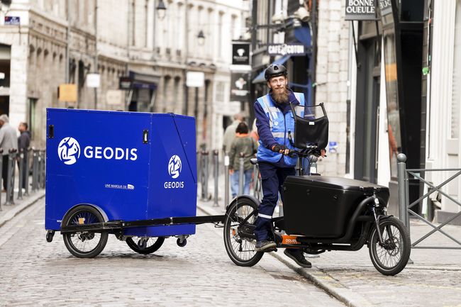 GEODIS installe une base de logistique urbaine pour livrer le centre-ville de Lille avec des véhicules bas carbone<br>
                              Crédit photo : Franck Crusiaux, Agence REA