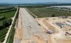 La société Terminal Ouest Provence annonce la pose du dernier rail pour son Terminal Ouest Provence à Grans-Miramas