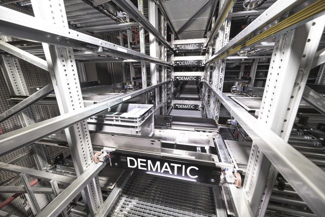 La pièce maîtresse de la solution d'automatisation est un système Dematic Multishuttle à trois allées sur 35 niveaux.<br>
                              Crédit photo : Dematic