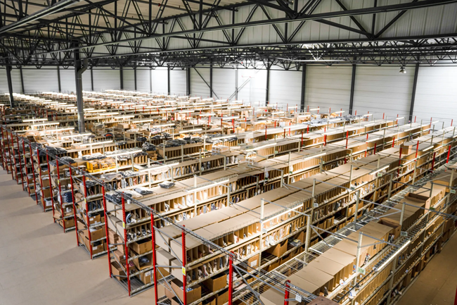 Le bâtiment logistique de 15 000 m2 situé à Niort.<br>
            Crédit photo : TDI / Stock AZ