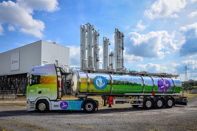 Tereos s’engage  à réduire de 6% les émissions de GES liées au transport des produits issus de ses activités sucrières et amidonnières vers ses clients européens d’ici 2026, soit l’équivalent de 6 300 tonnes annuelles de CO2 évitées .<br>
                              Crédit photo : Michel Blossier pour Tereos.