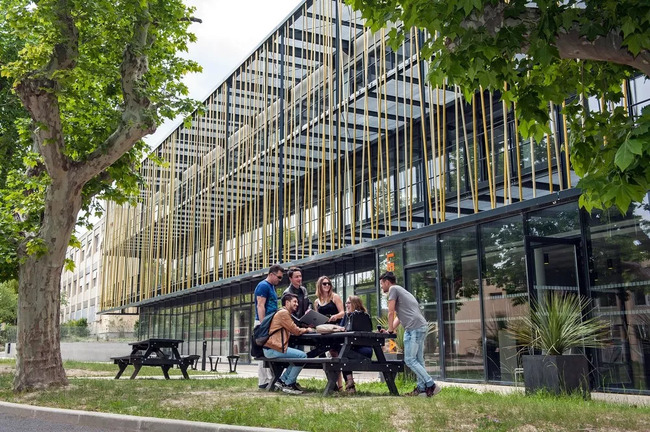 La collaboration a pour objectif  de professionnaliser les étudiants au travers de mise en situations concrètes<br>
            Crédit photo : IUT d’Aix-Marseille