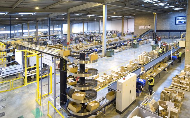 Les opérations ont lieu dans un bâtiment situé en Île-de-France, sur une surface de 22 119m² avec une capacité de stockage de 26 000 palettes.<br>Crédit photo : Kuehne+Nagel