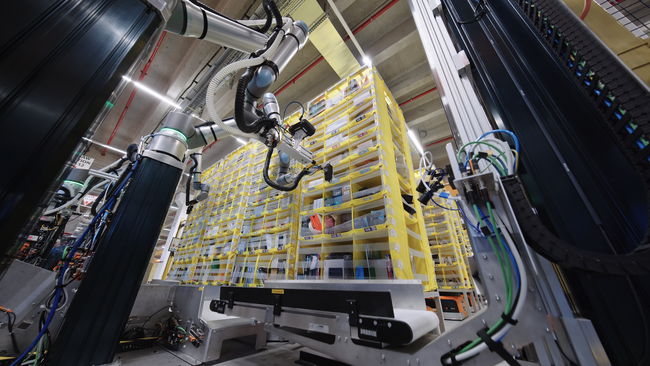 Le robot Vulcan est capable de détecter le contact et d’ajuster ses mouvements en conséquence.<br>
  Crédit photo : Amazon