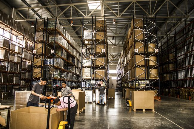 LogistiKa propose des services logistiques offshore et onshore  partir de ses entrepts de 6 000 m, situ dans la zone industrielle de Mghira, au sud de Tunis.