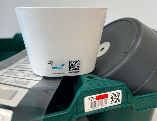 Avec ses  étiquettes IML, directement intégrées lors du processus de fabrication, inotec garantit une identification  permanente.