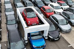 CEVA Logistics automatise les déplacements de véhicules avec deux robots convoyeurs STRADOT sur sa plateforme de Nanteuil-le-Haudouin