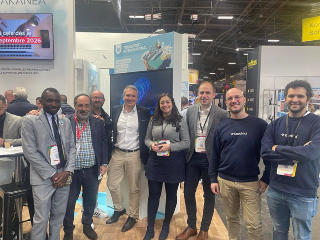 De gauche à droite : Ivan-Randy LEKOUMA, Ingénieur commercial AKANEA - Olivier SCHULMAN, Chef des ventes AKANEA - Dominique BADIOU, Chef de produit AKANEA - Jean-Baptiste CASSAGNES, Directeur Général AKANEA - Cédric HERVET et Jonathan BOUAZIZ, co-fondateurs et co-CEOs KARDINAL.