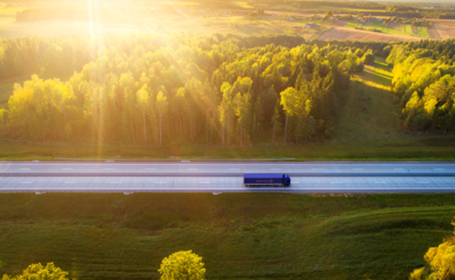 L’ensemble des 56 agences Road Logistics de Kuehne+Nagel sont mobilisées dans cette nouvelle offre centrée autour de la livraison de vin et spiritueux.<br>Crédit photo : Kuehne+Nagel