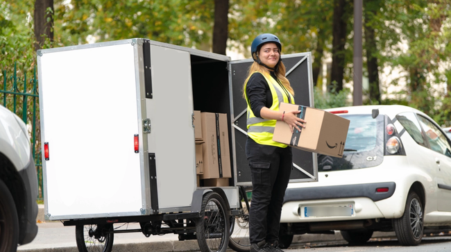 Amazon développe la micro-mobilité urbaine avec plus de 60 pôles déployés dans 45 villes  européennes.<br>
  Crédit photo : Amazon