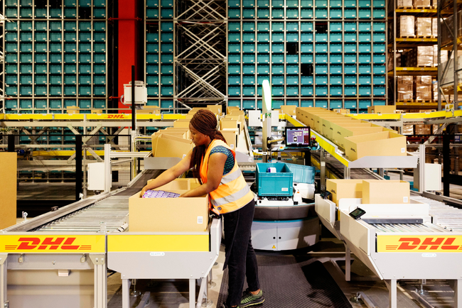 138 robots Skypod® assurent l’automatisation des  opérations via le système goods-to-person développé par Exotec.<br>
                              Crédit photo : DHL