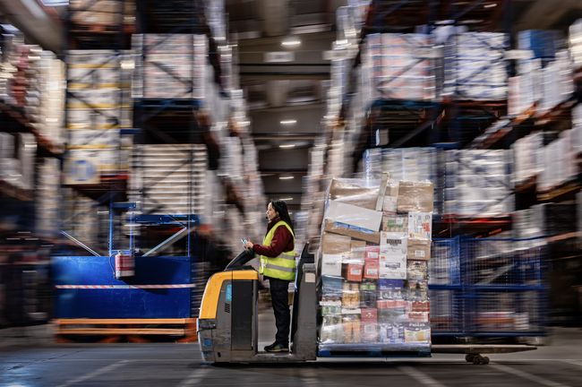 Unide a adopté ZetesAres, une solution de mobilité pour la livraison directe en magasin.<br>
                             Crédit photo : Zetes / Unide.