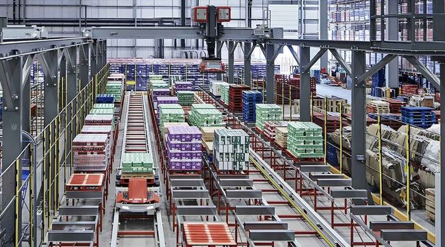 En intégrant des technologies comme PowerStore, Vectura, ACPaQ ou encore SynQ, Swisslog  permet aux industriels de s’adapter à la demande, d’optimiser leurs flux et de réduire leur  dépendance à la main-d’œuvre. <br>
Crédit : Swisslog