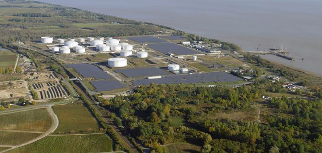 Vue aérienne du  nouveau site de stockage dédié au biocarburant HVO100 à Pauillac (33).<br>
            Crédit photo : Altens