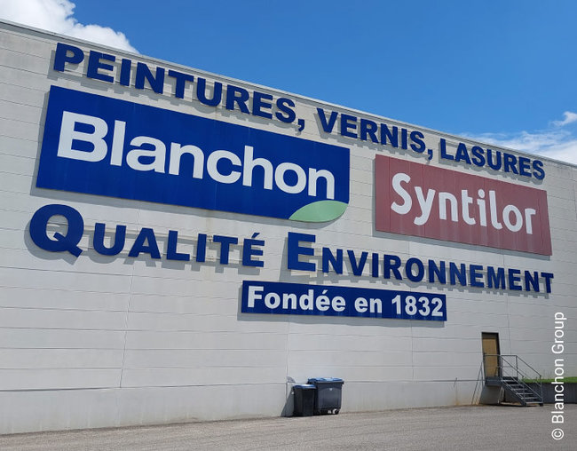 Récemment agrandi, le centre de distribution de Belmont-Tramonet s’étend sur 12 500 m²..<br>
            Crédit photo : Blanchon Group