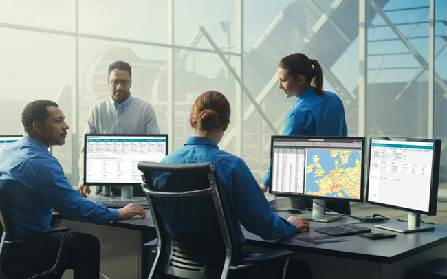 XCargo offre des fonctionnalités avancées de géocodage, de calcul d'itinéraires, d'analyse de l'empreinte carbone et d'optimisation du réseau.<br>
          Crédit photo : 
        Siemens