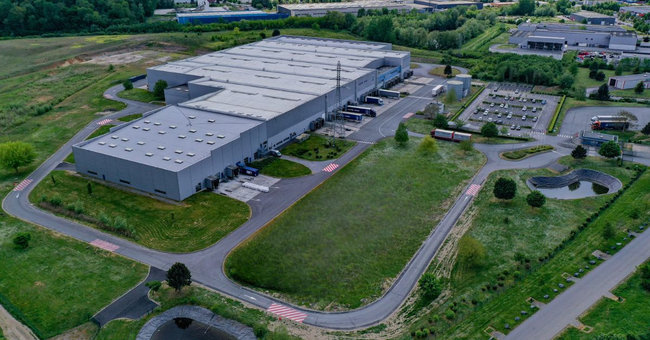 Depuis le site près de Soissons situé dans l’Aisne, Kuehne+Nagel gère la logistique et le transport des produits de Tropicana.<br>
                              Crédit photo : Kuehne+Nagel.