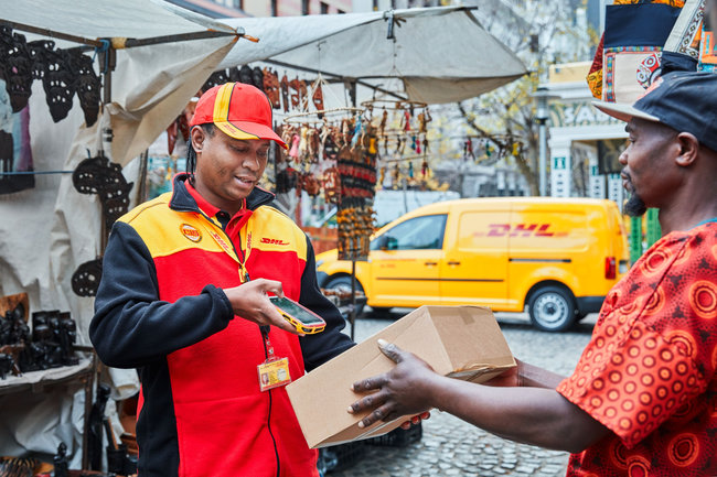 Cet investissement souligne l'engagement de DHL envers l'Afrique subsaharienne et soutient les
objectifs de la ZLECA (Zone de Libre-Echange Continentale Africaine) visant à stimuler le commerce
intra-africain et à renforcer la position de l'Afrique sur les marchés mondiaux.<br>
                              Crédit photo : DHL