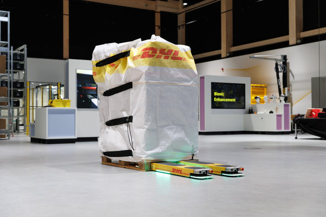 S’étendant sur 5 360 m², le centre présente les dernières avancées de DHL – notamment l’intelligence artificielle (IA), la robotique, l’Internet des objets (IoT) et les technologies favorisant la durabilité – et constitue une pierre angulaire de la Stratégie 2030 du Groupe DHL.<br>
                              Crédit photo : DHL