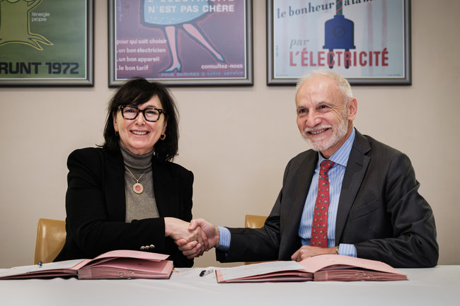 Marie-Christine Lombard, Présidente du Directoire de GEODIS et Marc Benayoun, Directeur exécutif Groupe EDF en charge du pôle Clients, Services & Territoires.<br>
                            Crédit photo : GEODIS.