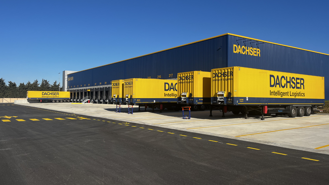 La proximit&eacute; imm&eacute;diate entre transport et entreposage permet &agrave; DACHSER de proposer, sur un m&ecirc;me hub, une continuit&eacute; op&eacute;rationnelle rare &agrave; l&rsquo;&eacute;chelle r&eacute;gionale, notamment pour les flux export vers l&rsquo;Europe du Sud.<br>
          Cr&eacute;dit photo : DACHSER