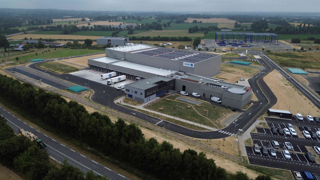 Apr&egrave;s 6 mois d&rsquo;exploitation, STEF et QSR Logistics dressent un bilan tr&egrave;s positif du site de B&eacute;d&eacute;e, port&eacute; par des &eacute;quipes locales d&eacute;j&agrave; pleinement op&eacute;rationnelles.<br>
                            Cr&eacute;dit photo : STEF.