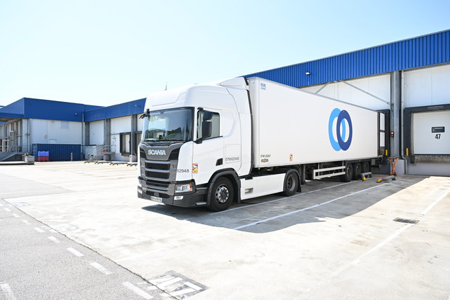 Ces 3 400 recrutements concernent l&rsquo;ensemble des 185 sites en France, avec un fort besoin sur les m&eacute;tiers op&eacute;rationnels (agents de quai, pr&eacute;parateurs, conducteurs), qui repr&eacute;sentent d&eacute;j&agrave; 72 % des effectifs du groupe..<br>
                            Cr&eacute;dit photo : AM Clandoeil.fr.