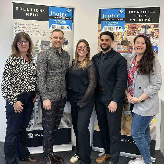 La solution garantit une identification  fiable, rapide et sans contact des emplacements de stockage, tout en offrant &agrave; l&rsquo;op&eacute;rateur une  lecture visuelle imm&eacute;diate gr&acirc;ce &agrave; l&rsquo;affichage du num&eacute;ro de chaque adresse de stockage.<br>
          Cr&eacute;dit photo : inotec.