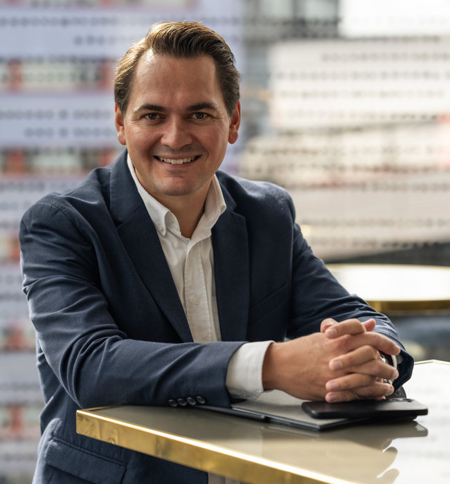 Quentin Benault entre au capital et prend la Direction G&eacute;n&eacute;rale.<br>
                            Cr&eacute;dit photo :  e-LOGIK