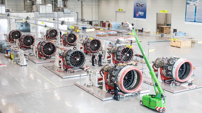 Vue d&rsquo;ensemble de la ligne d&rsquo;assemblage des nacelles de l&rsquo;A320neo sur le moteur LEAP1A  &agrave; Hambourg<br>
                            Cr�dit photo : Adrien Daste / Safran