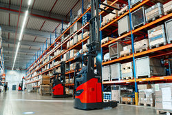 Fenwick-Linde lance une nouvelle g&eacute;n&eacute;ration de chariots r&eacute;tractables Ri14-Ri18